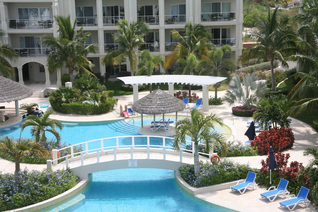 The Atrium 4*