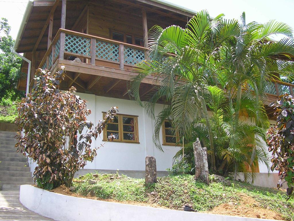 Castara Villas *