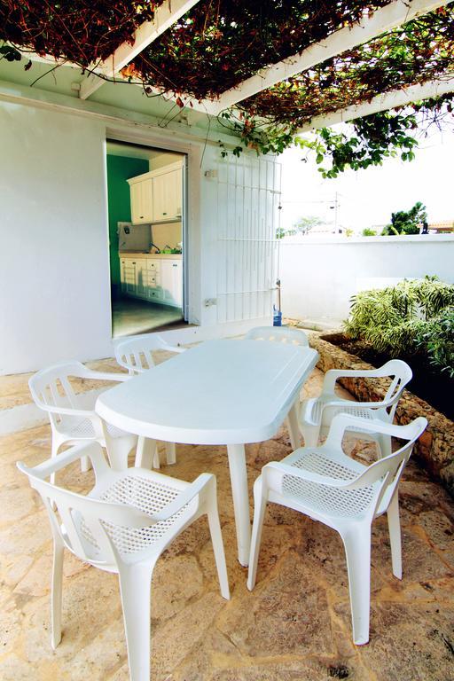 White House * La Romana
