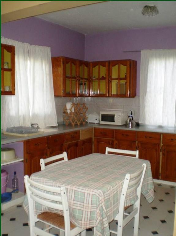 Guest house Crystal Heights Kingstown
