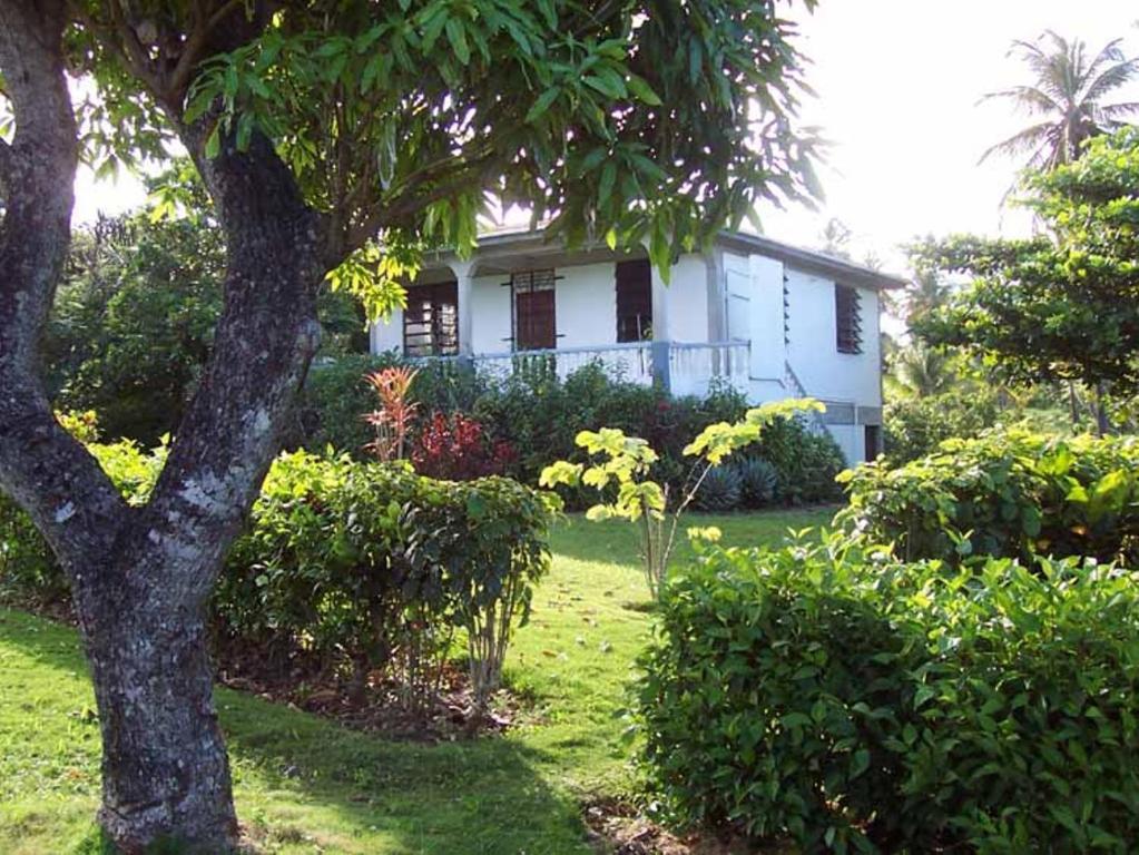 Holiday home Sea Cliff Eco-cottages & Gin Distillery Calibishie