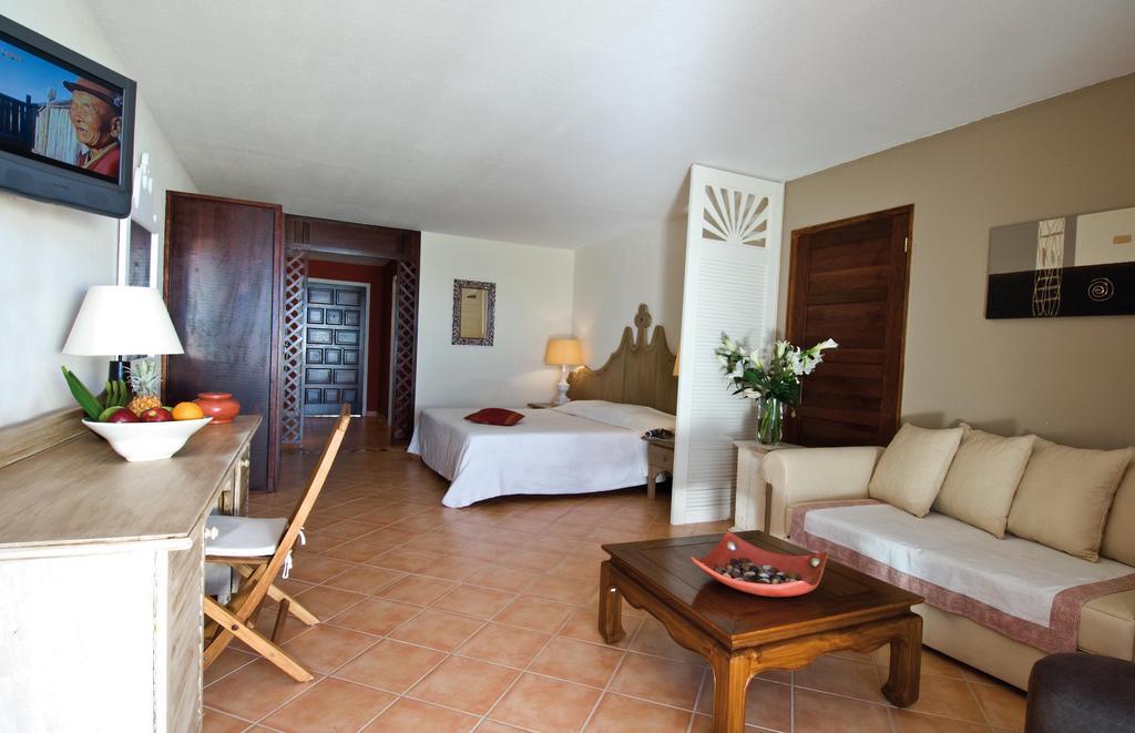 Aparthotel Studio Orient Bay 3*