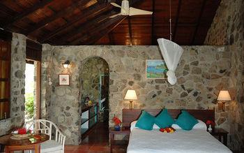 Hotel Frangipani 3*