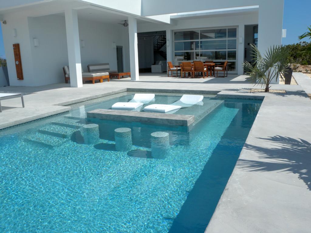White - 2-bedroom Private - V6