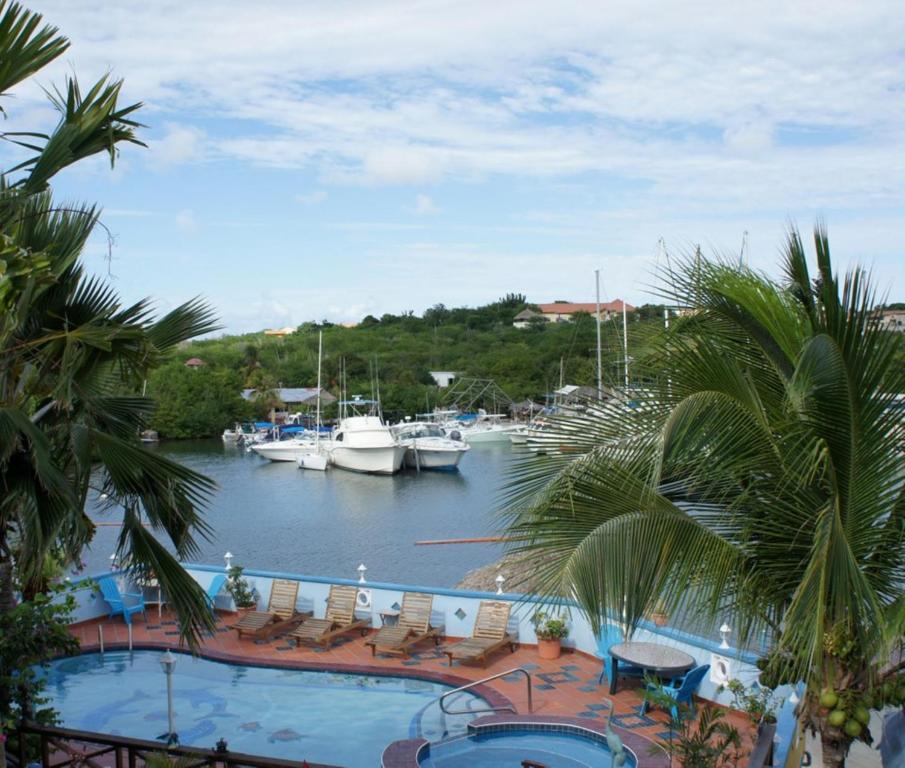 Limestone Holiday Willemstad