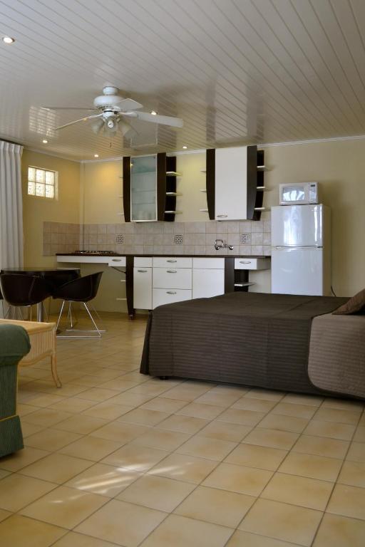 Bananas Apartment Palm Beach
