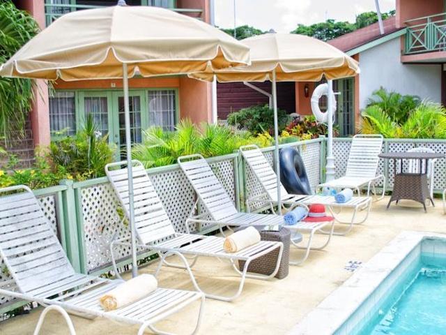 Halcyon Palm Apartment