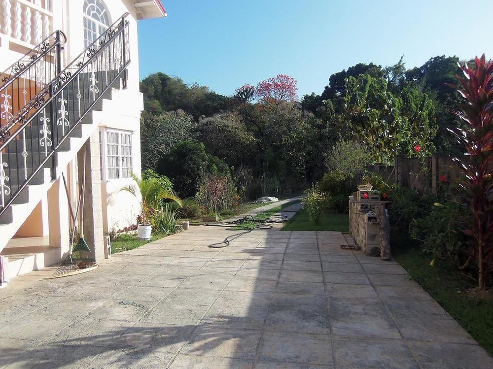 Len And Leona Hideout Bed & Breakfast 2*
