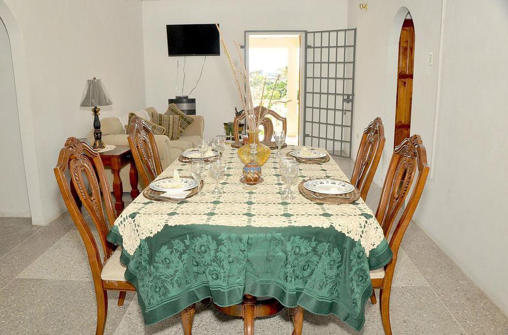 Len And Leona Hideout Bed & Breakfast Black Rock