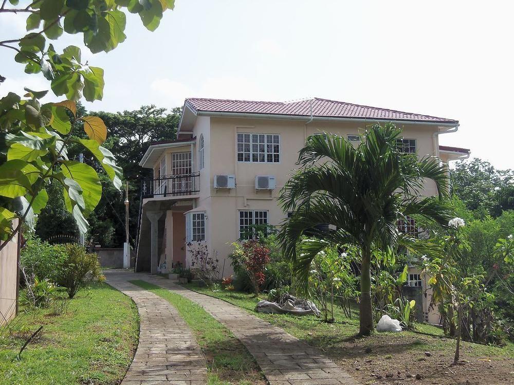 Len And Leona Hideout Bed & Breakfast