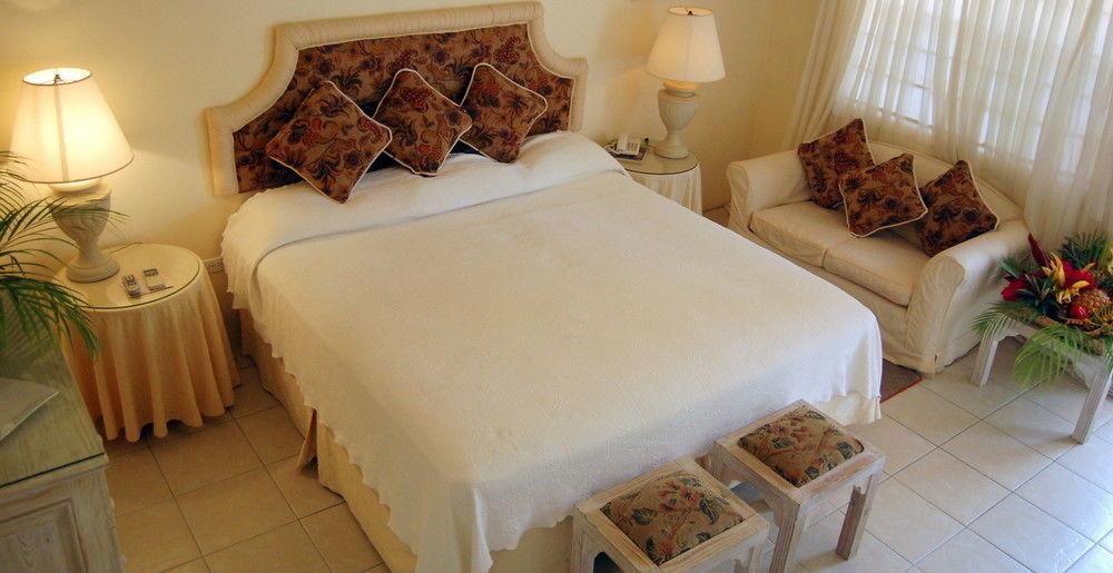Beachcombers Hotel