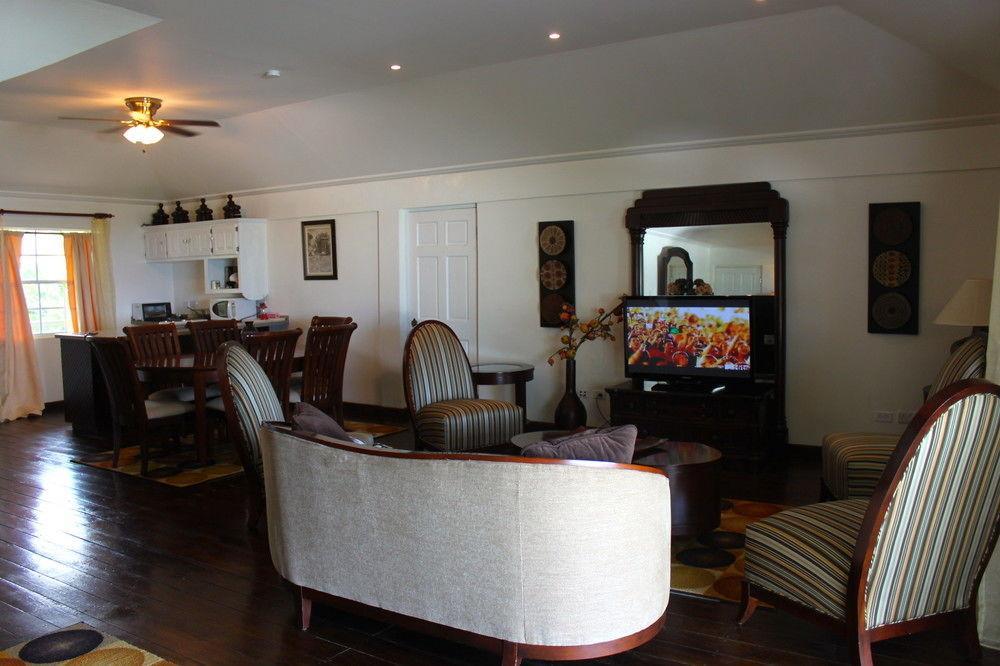 Beachcombers Hotel