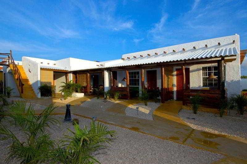 Tropicana Apartment *