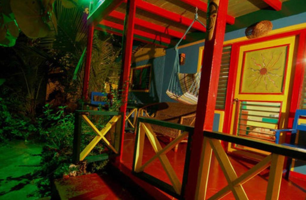 Banana Shout Hotel