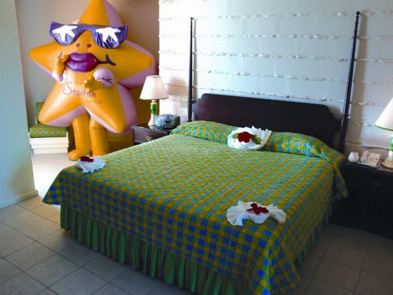 Hotel Breezes Trelawny Trewlany Beach