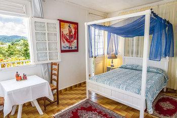 Hotel Les Chambres D'hotes De La Cayol 2*