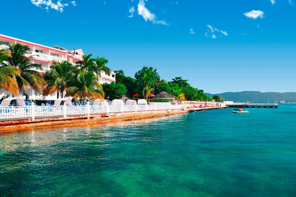 Grand Decameron Montego Beach, A Trademark All-inclusive