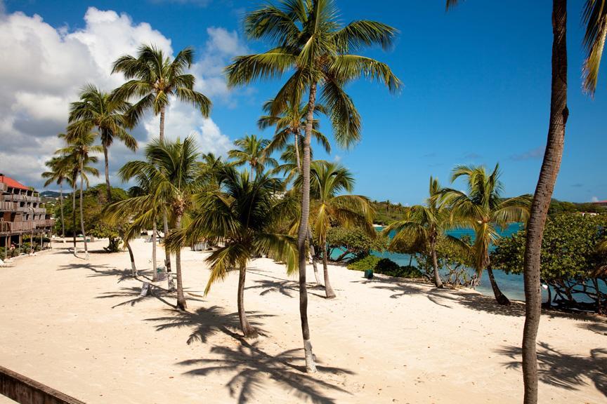 Sapphire Beach - Beachfront *