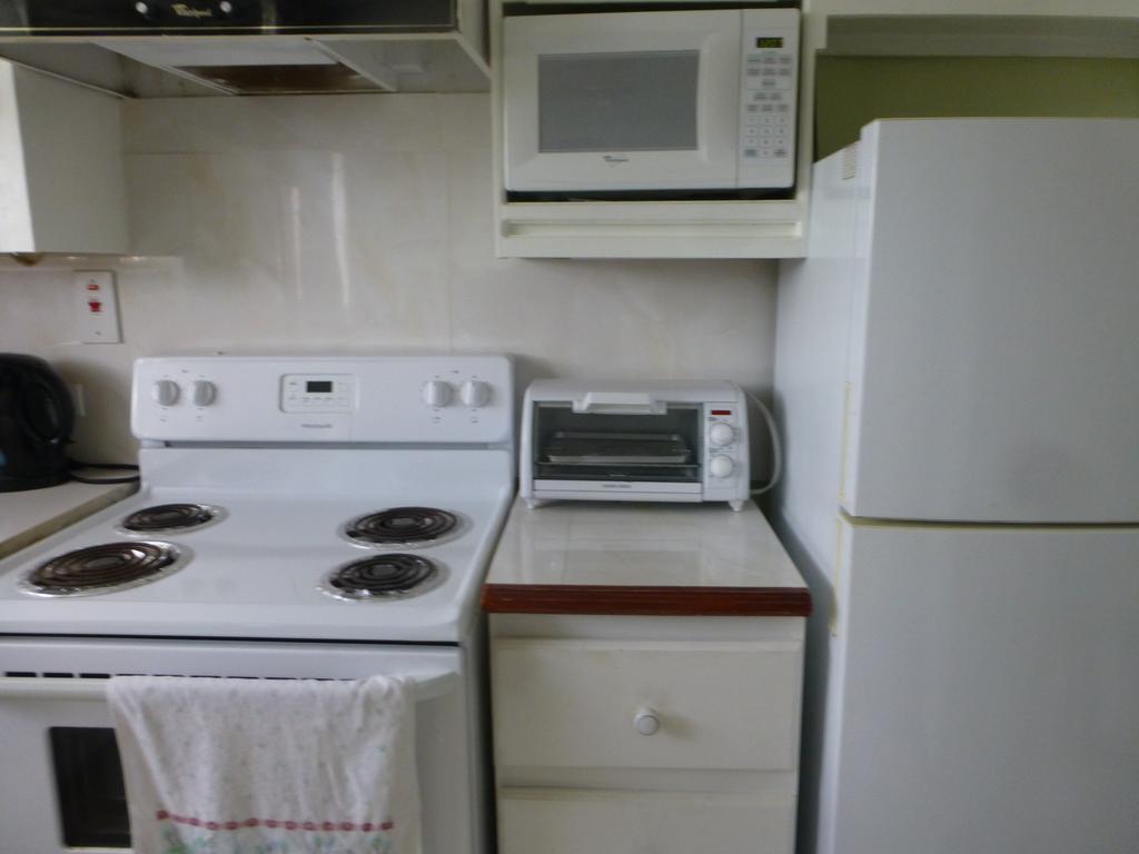 Hastings Central 3d Studio Apt Opp Beach