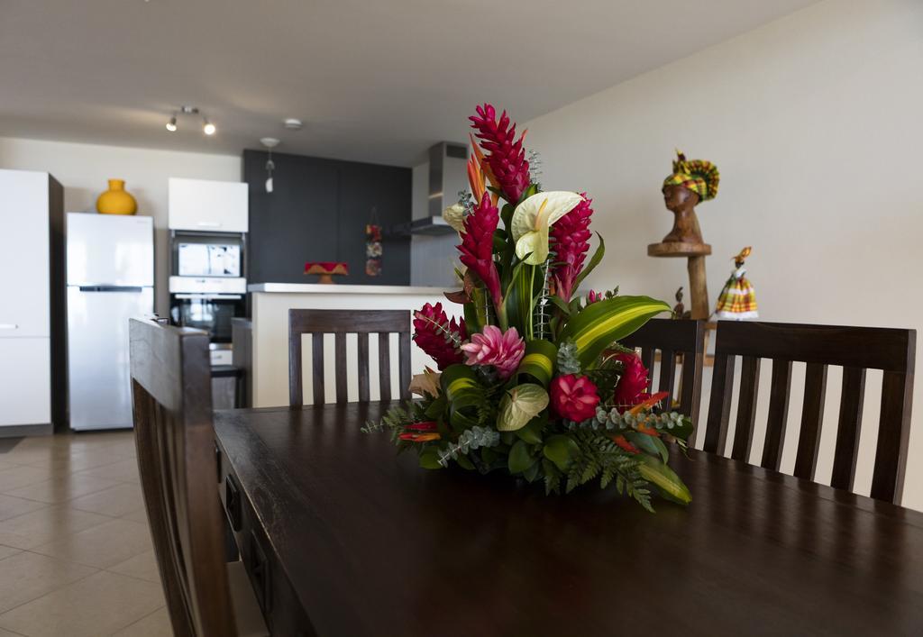 Flamingo Bay And Beach Apartment