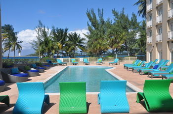 Sunset Bahamas Hotel