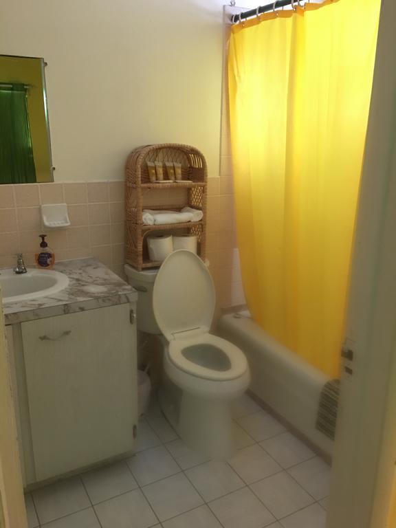 Inn Eldemire's Tropical Island