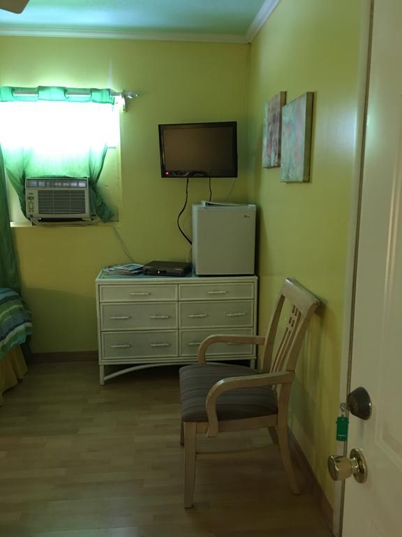 Eldemire's Tropical Island Inn