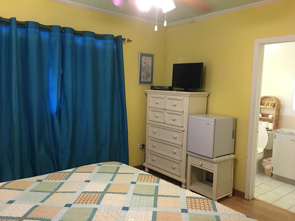 Inn Eldemire's Tropical Island