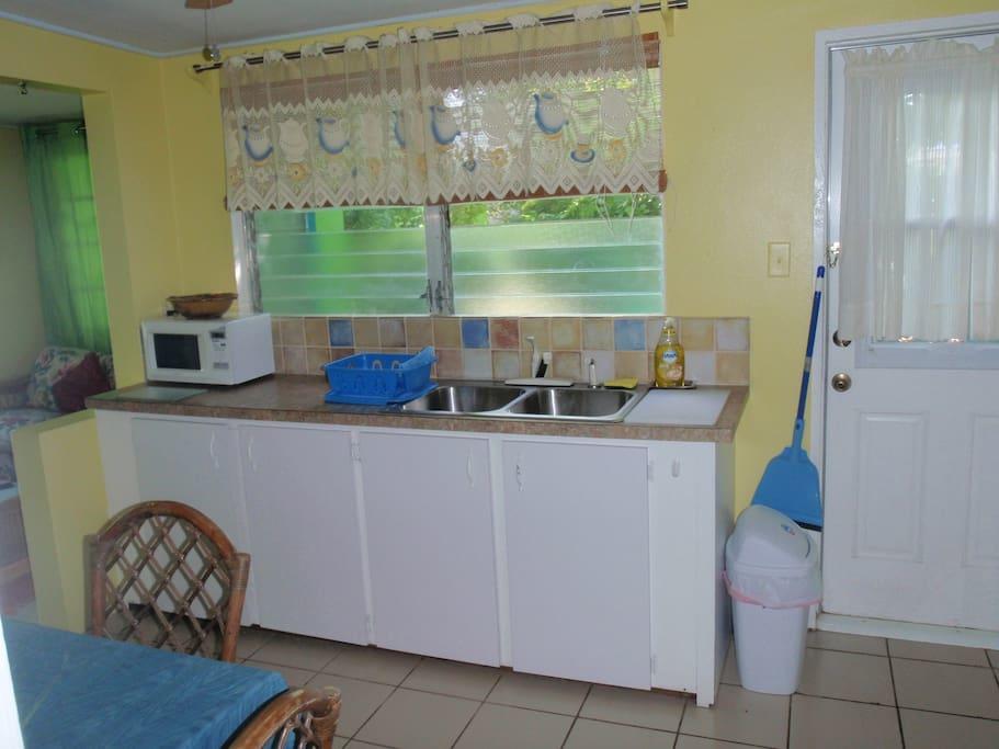 Eldemire's Tropical Island Inn George Town