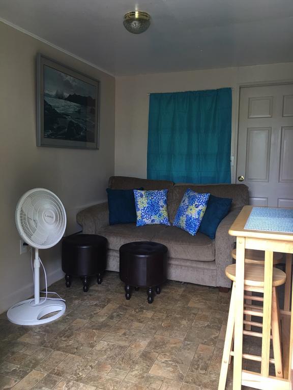 Eldemire's Tropical Island Inn George Town