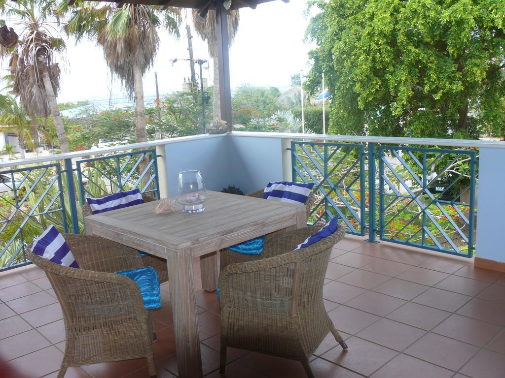 1 And 5 In Windsock Apartment *