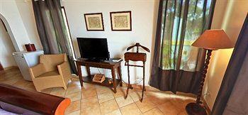 The Old Gin House Aparthotel 4*