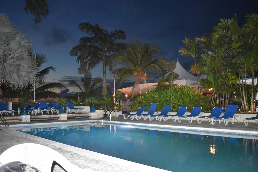 Flamboyant Beach House Holiday home *
