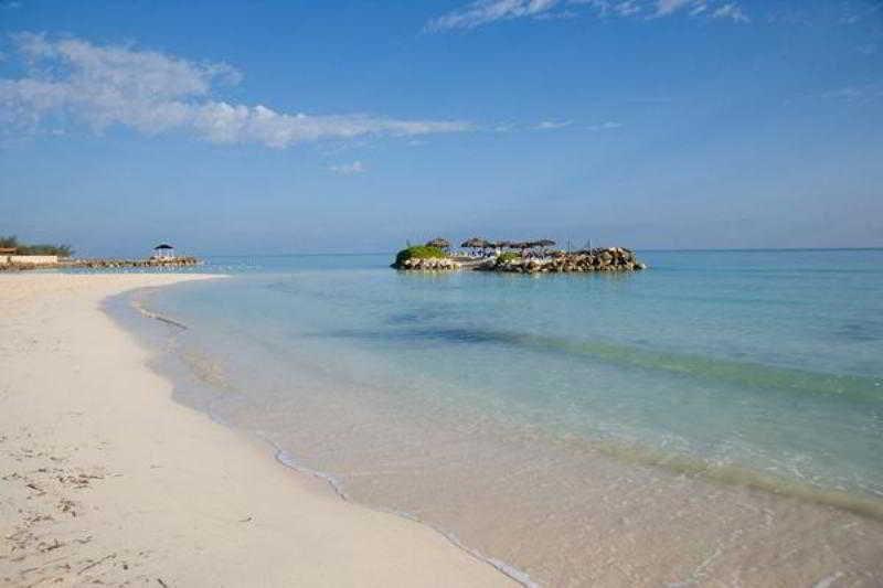 Breezes Trelawny Hotel Trewlany Beach