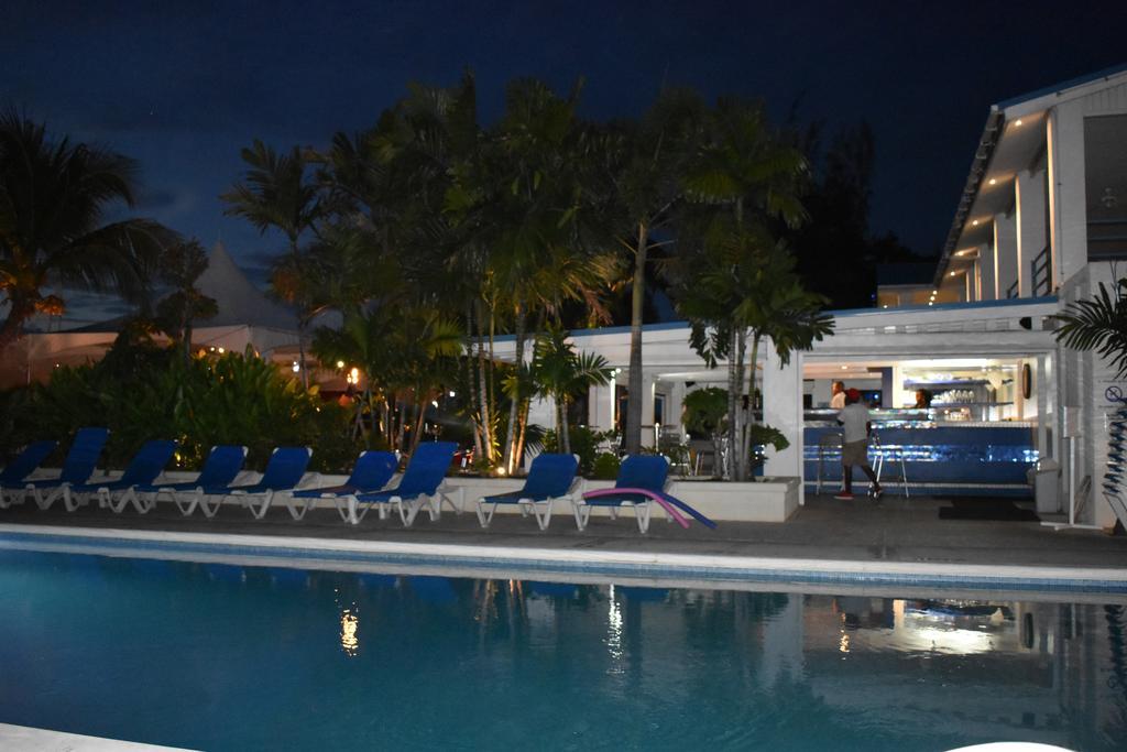 Flamboyant Beach House * Saint James