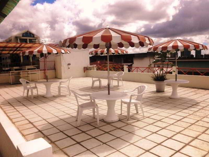 Sundeck 2* Port of Spain