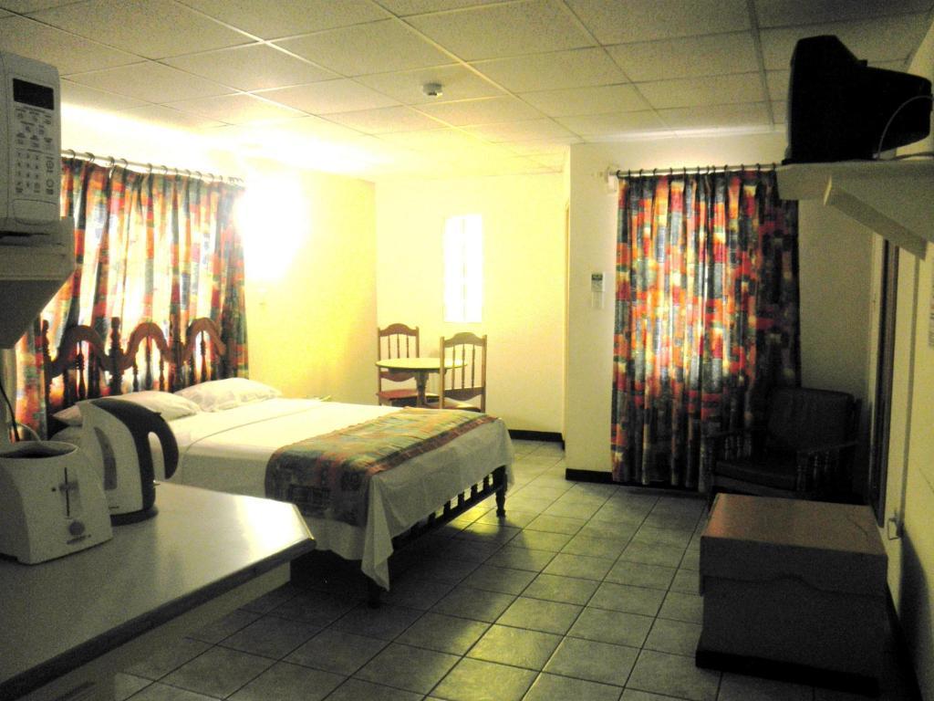 Hotel Sundeck Port of Spain
