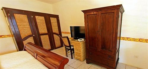 The Old Gin House Aparthotel 4*