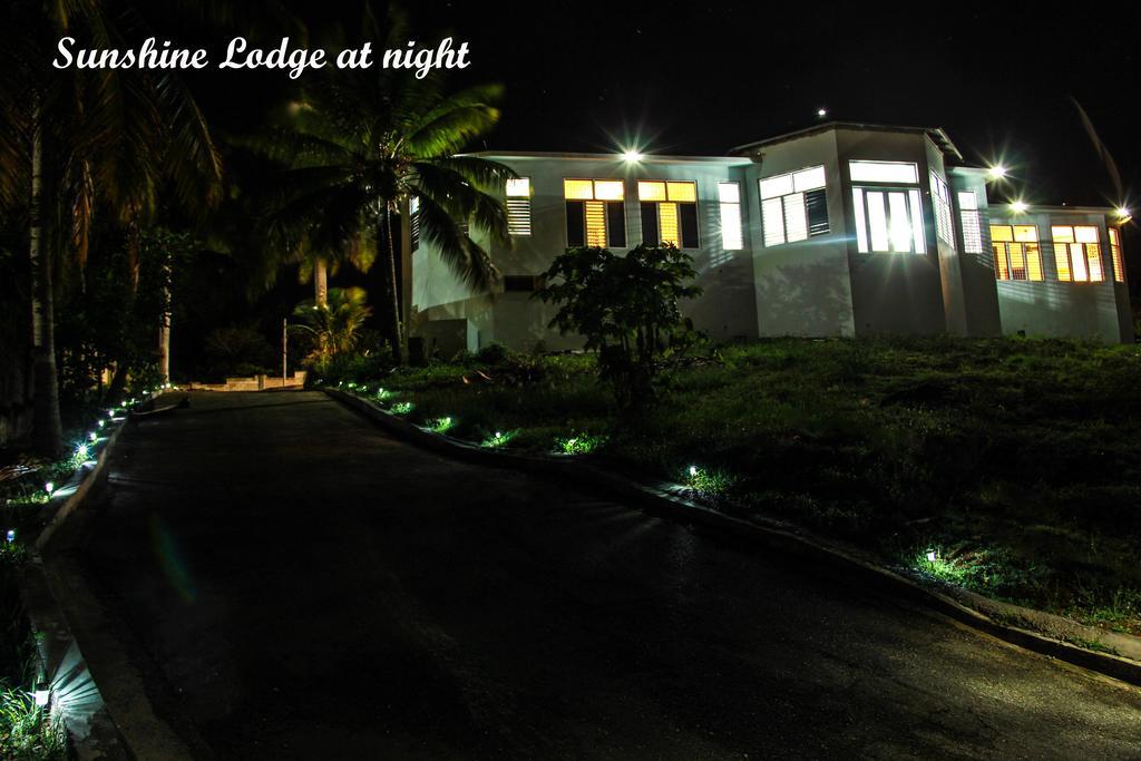 Sunshine Lodge: Your Away From Montego Bay