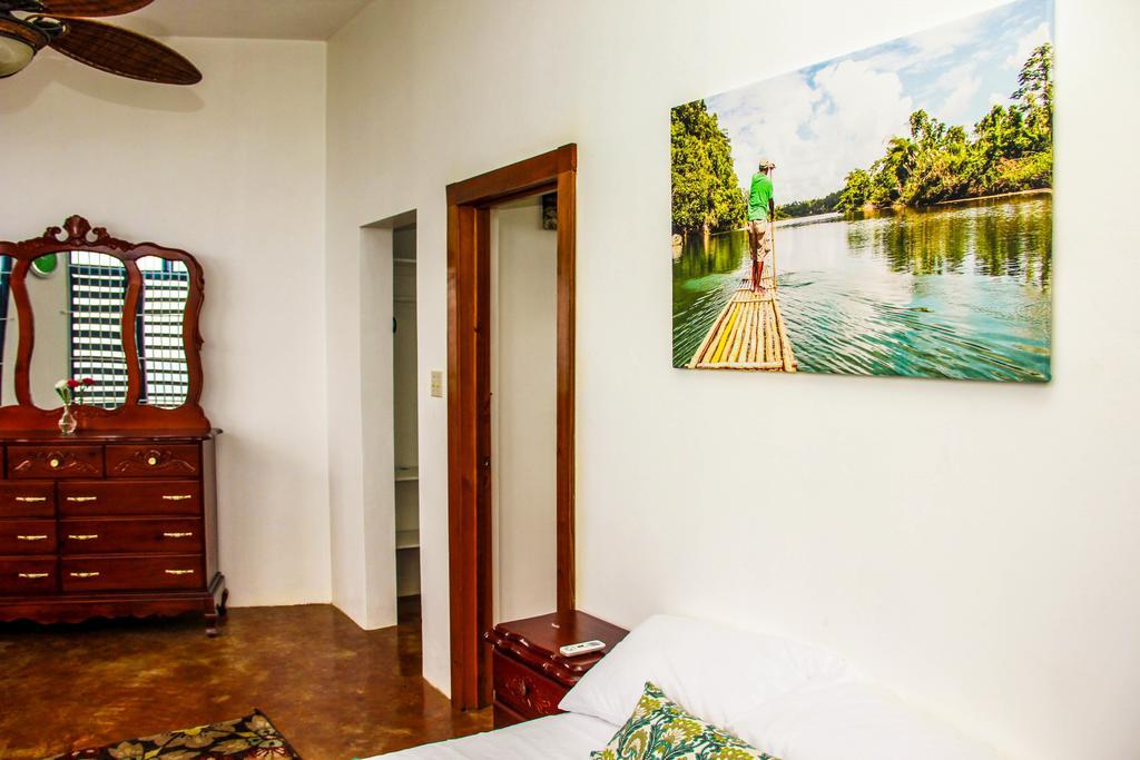 Sunshine Lodge: Your Away From * Montego Bay