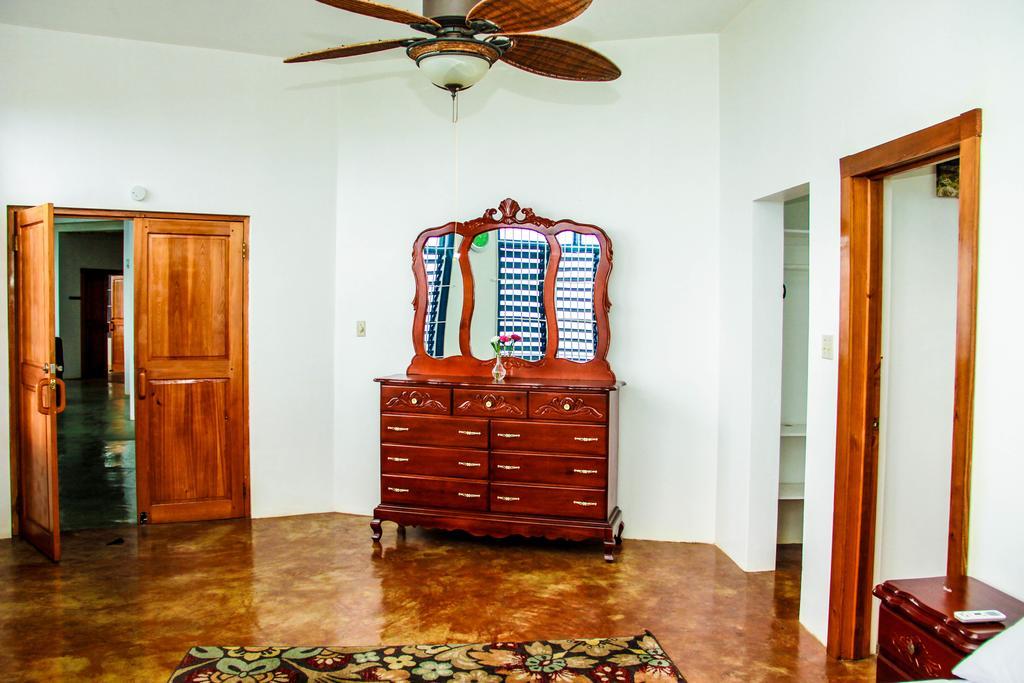 Sunshine Lodge: Your Away From * Montego Bay