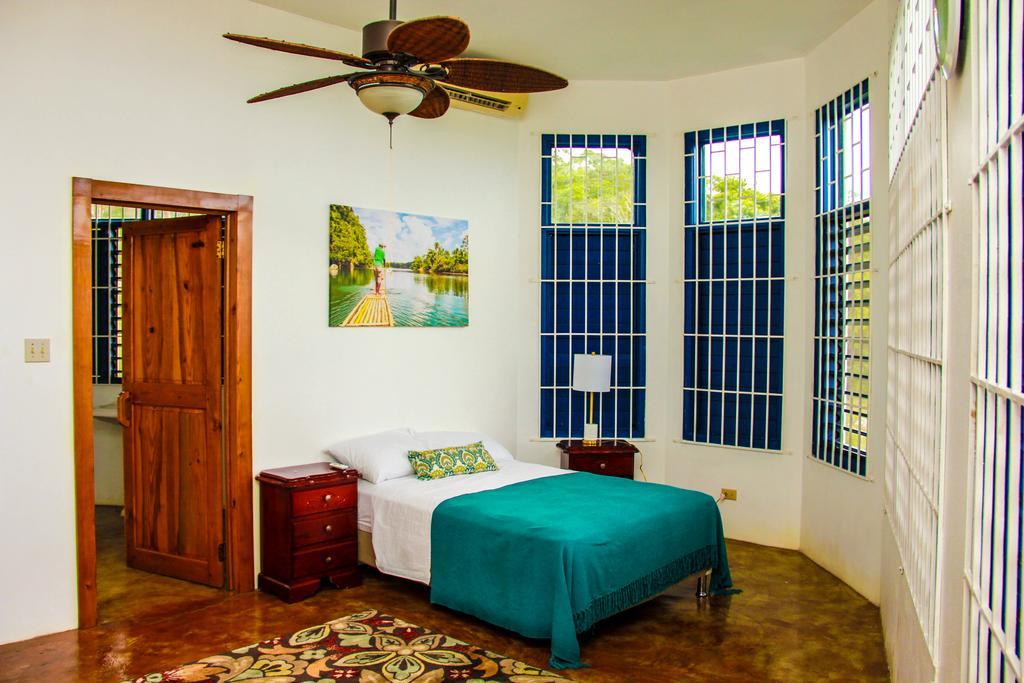 Casa de férias Sunshine Lodge: Your Away From *