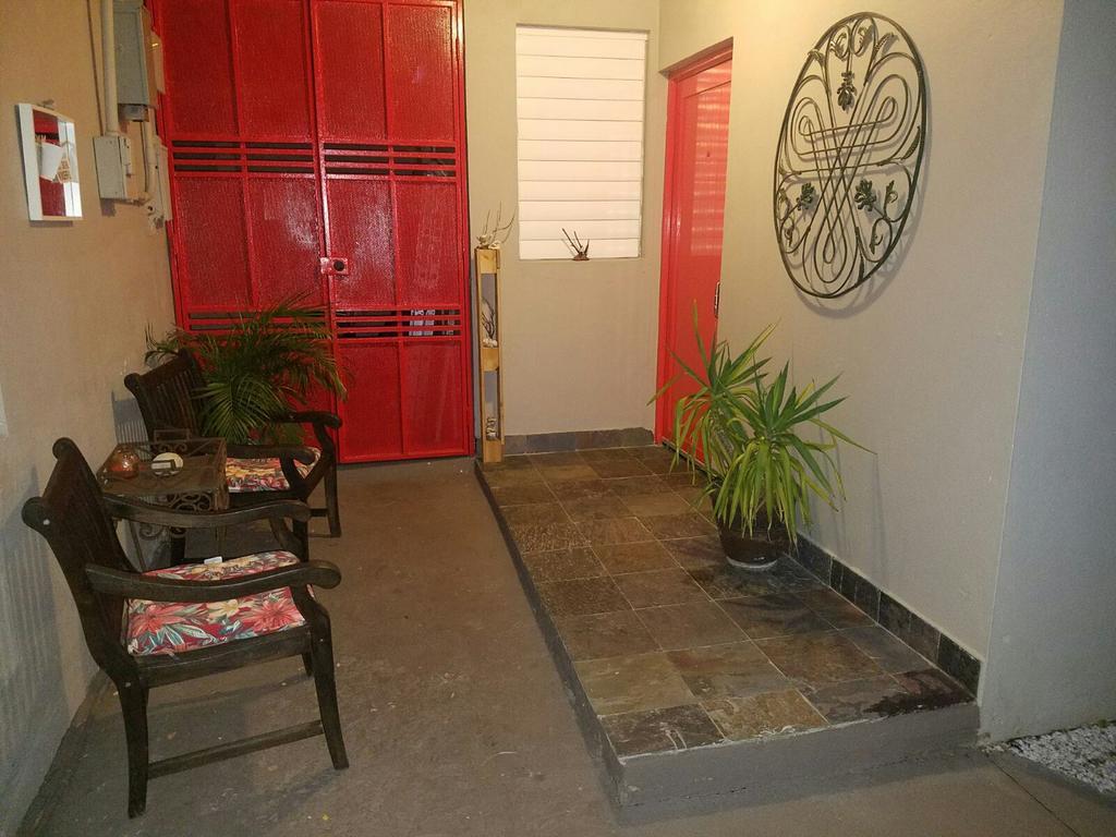 Red Door Apartment San Juan