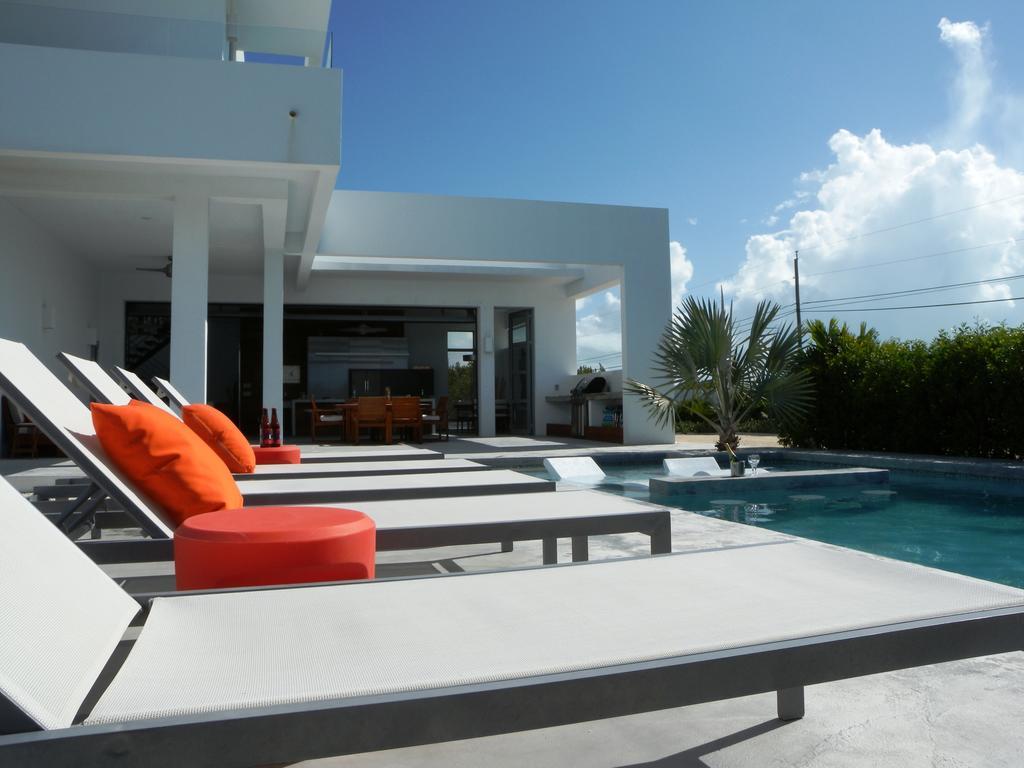White - 2-bedroom Private - V6 Villa