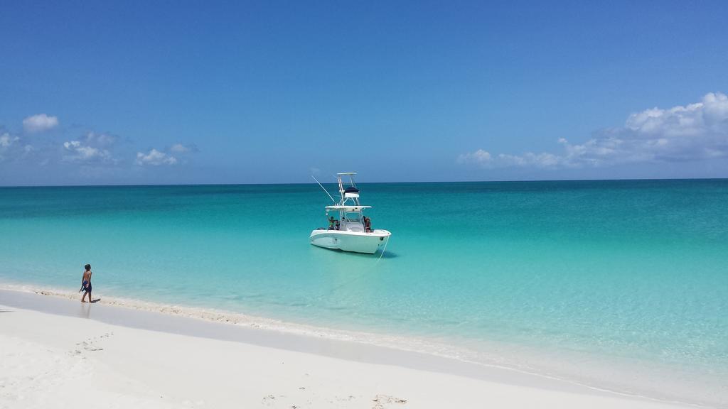 White - 2-bedroom Private - V6 Long Bay