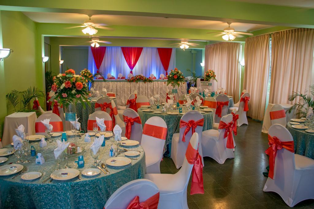 Hotel The - Manchester Mandeville