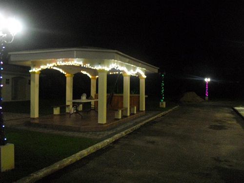 Village Bed & Breakfast 2*