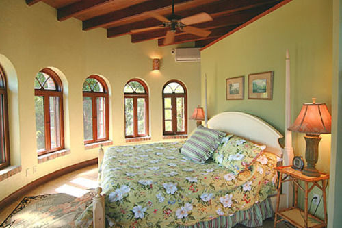 Peter Bay Gatehouse Hotel *