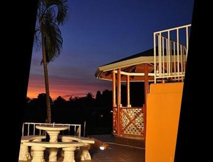 Golden Apple Villa *
