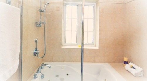 Aparthotel Mandela Court 4*